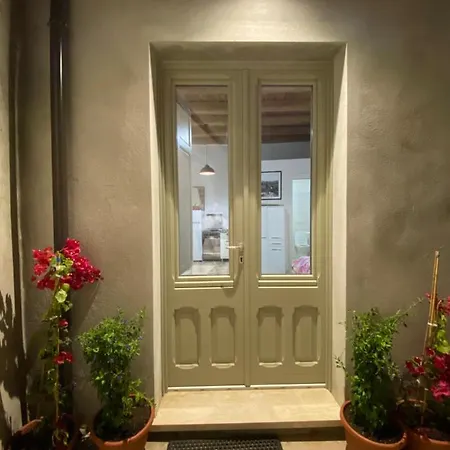 18 Apartment
